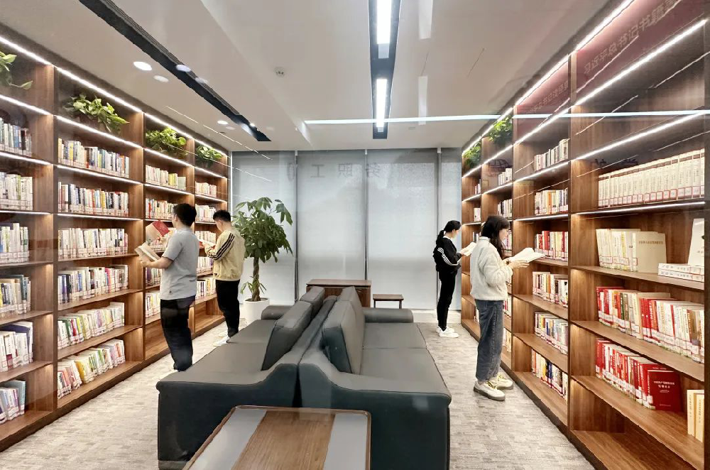 建設(shè)學(xué)習(xí)型企業(yè) 打造書(shū)香“遠(yuǎn)洋” 江蘇遠(yuǎn)洋“職工書(shū)屋”建成開(kāi)放