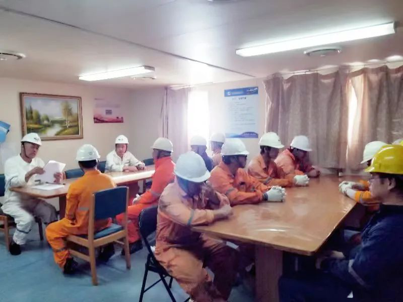 主題教育在船舶一線走深走實——“江遠潤州”輪黨員帶頭做好緊急備艙