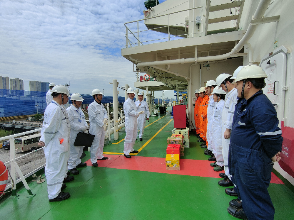 省港口集團(tuán)總經(jīng)理、黨委副書記王洪濤赴“江遠(yuǎn)濱州”輪開展節(jié)日慰問并督查安全生產(chǎn)