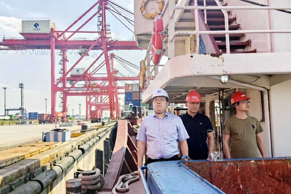 安全生產(chǎn)月 | 江蘇遠洋所屬新世紀公司開展船舶夏季安全生產(chǎn)檢查