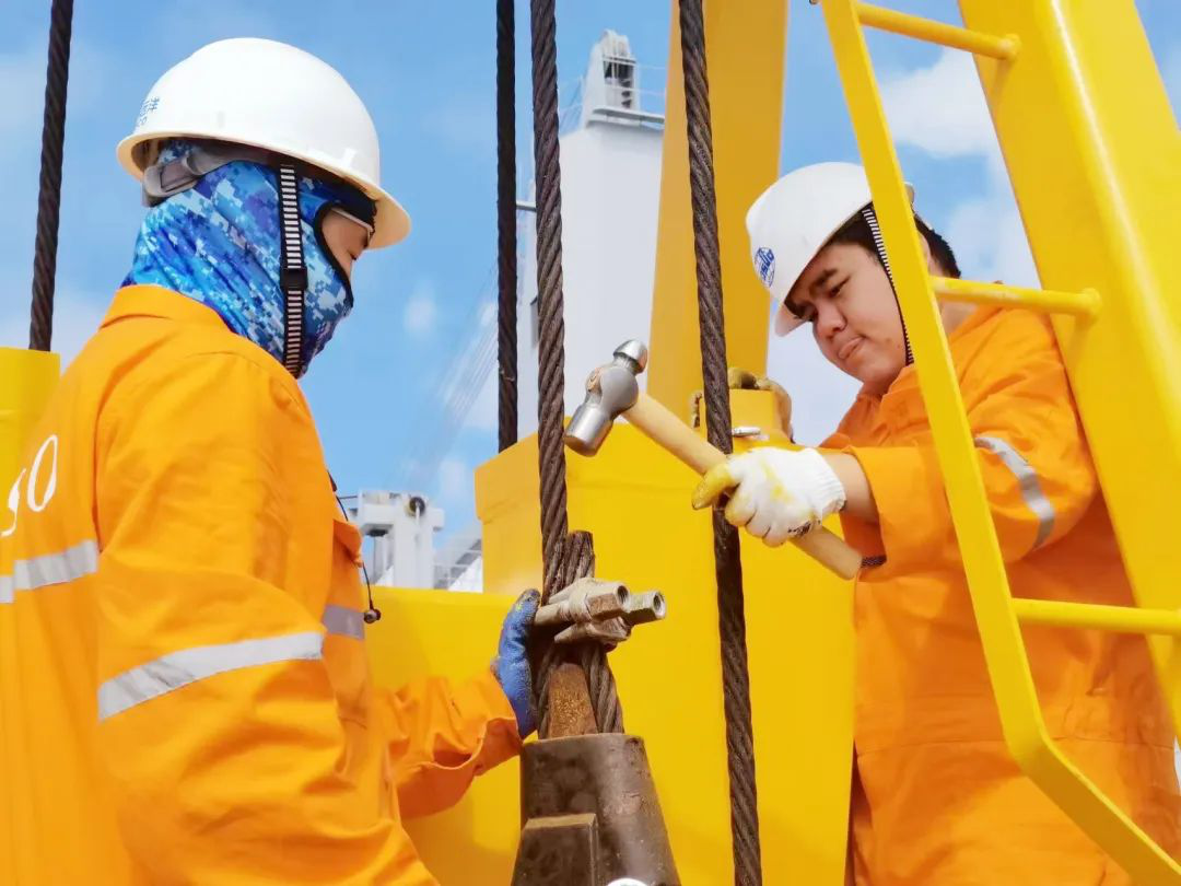 戰(zhàn)高溫 | “秋老虎”來襲， 他們還在“汗”衛(wèi)船舶！