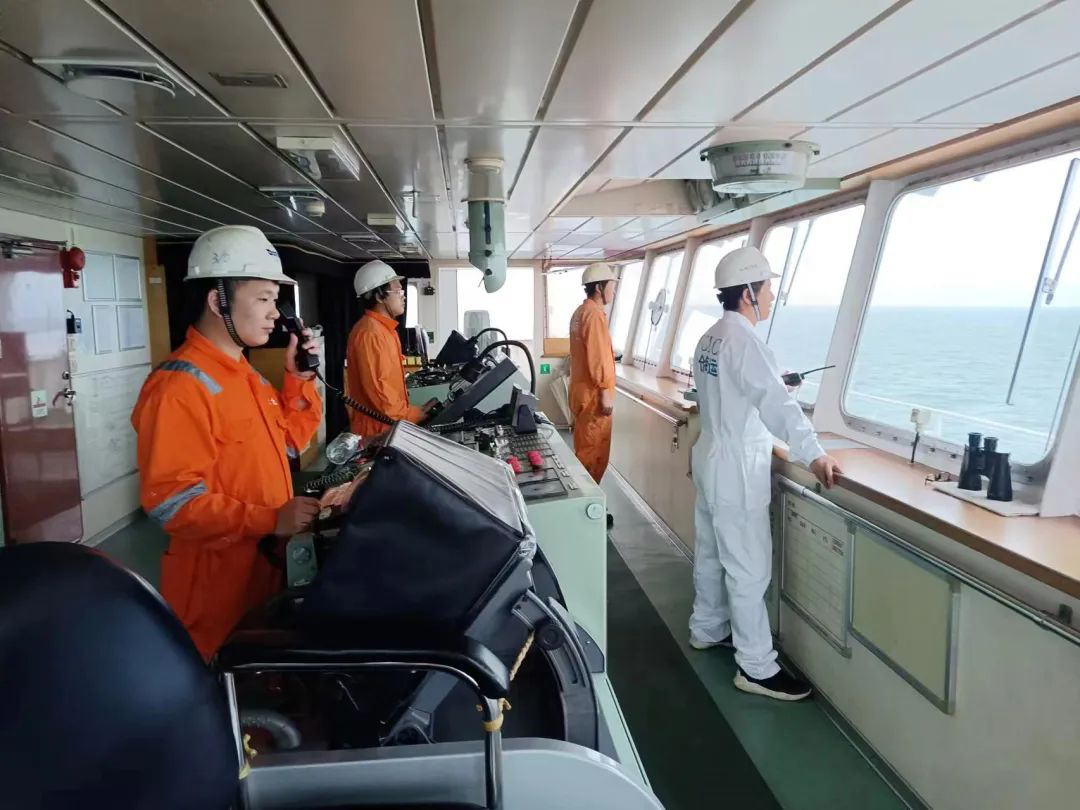 江蘇遠洋開展船岸聯(lián)合應急反應演習