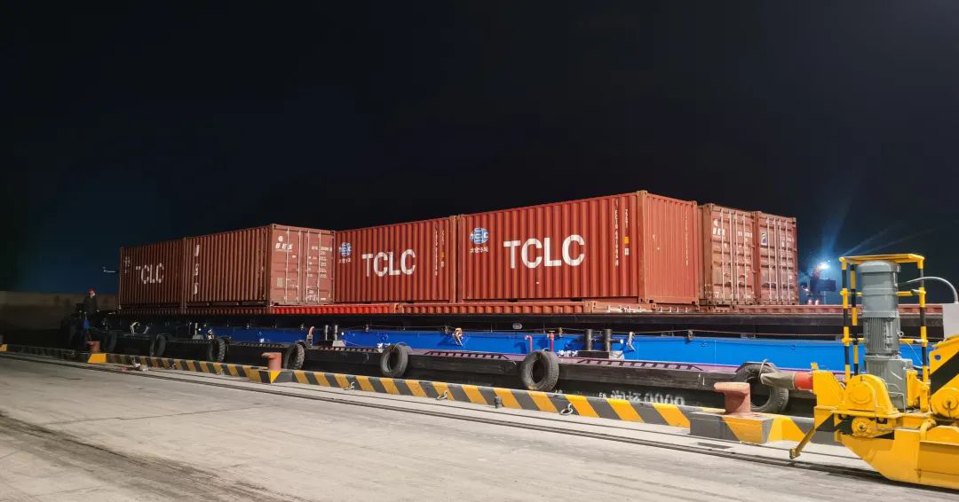 強國復興有我，扛起國企擔當 | 港口功能延伸至內陸碼頭 港航協(xié)同打造全程物流 江蘇遠洋一批“陸改水”大宗物資運出