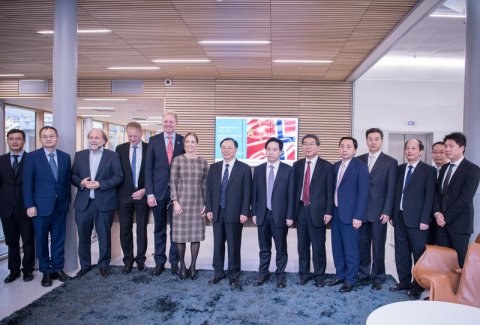 江蘇遠(yuǎn)洋與挪威船級(jí)社簽署戰(zhàn)略合作協(xié)議吳政隆省長(zhǎng)見(jiàn)證簽約