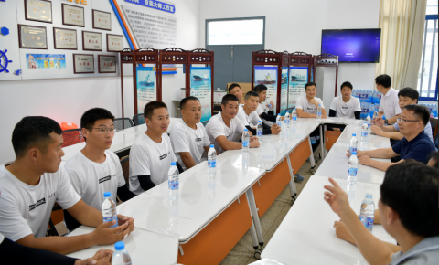 公司領(lǐng)導慰問“海員大比武”船員